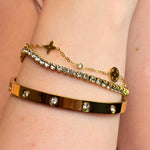 Hochwertiges Amore Full Diamond Armreif aus 316L Edelstahl mit 18k Gold-Legierung und hochwertigen Zirkonia Steinen