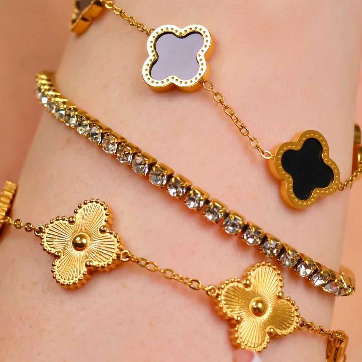 Black Clover Armband aus 316L Edelstahl mit robuster 18k Gold-Veredlung