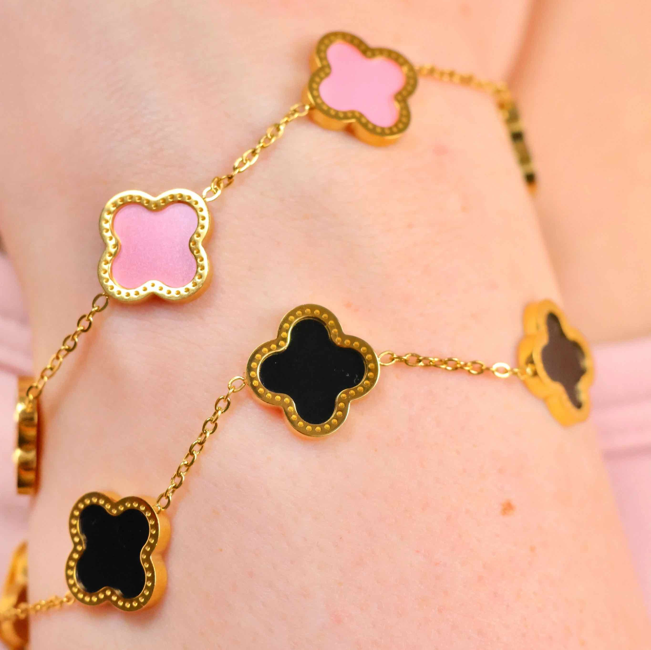 Schwarzes Clover Armband aus 316L Edelstahl mit echter 18k Gold-Legierung