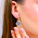 Schwarze Deluxe Clover Ohrringe hängend aus 316L Edelstahl mit 18k Gold-Legierung und hochwertigen Zirkonia-Steinen