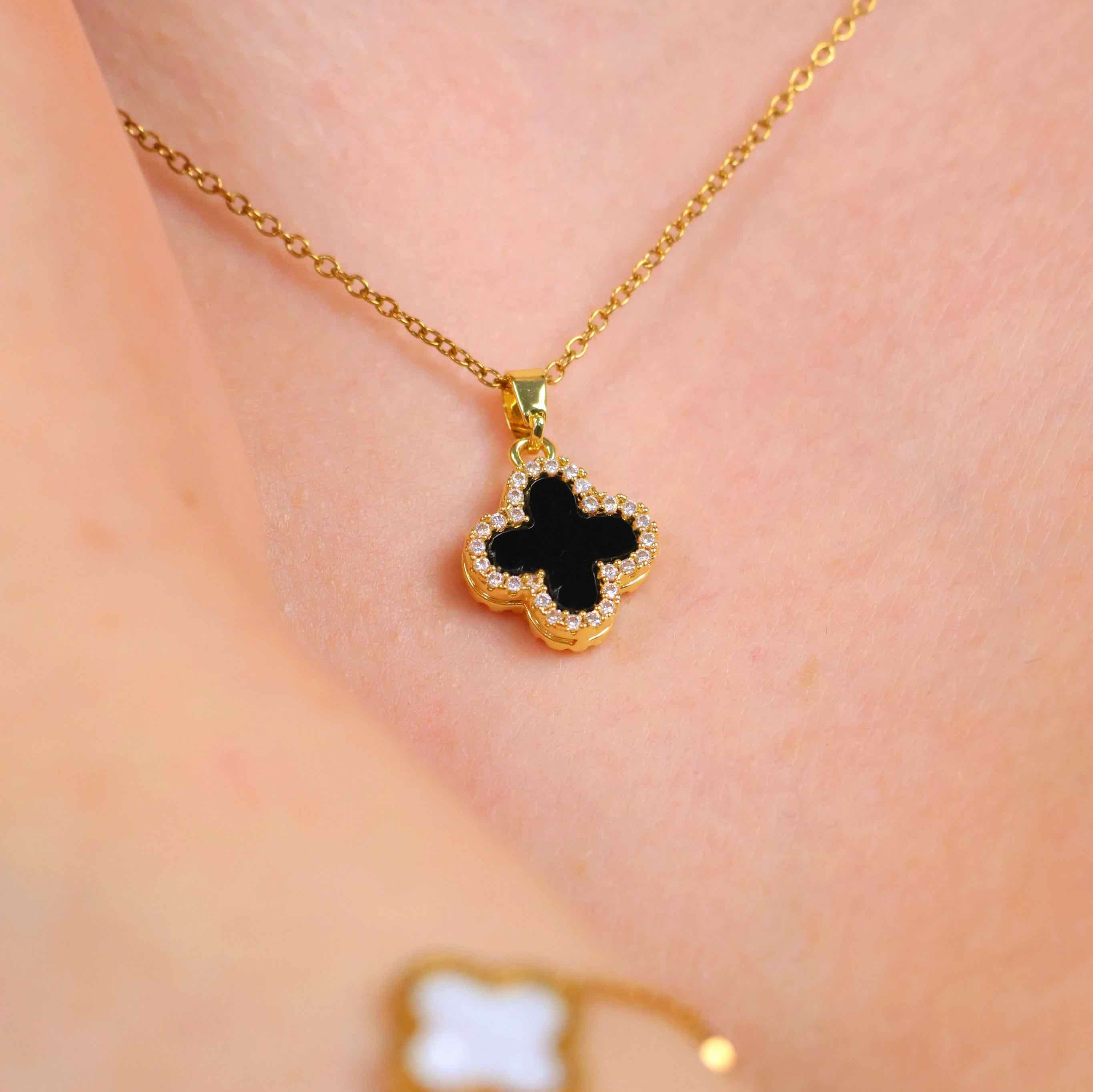 Doppelseitige Black-White Diamond Clover Kette aus 316L Edelstahl mit 18k Gold-Legierung und hochwertigen Zirkonia Diamanten