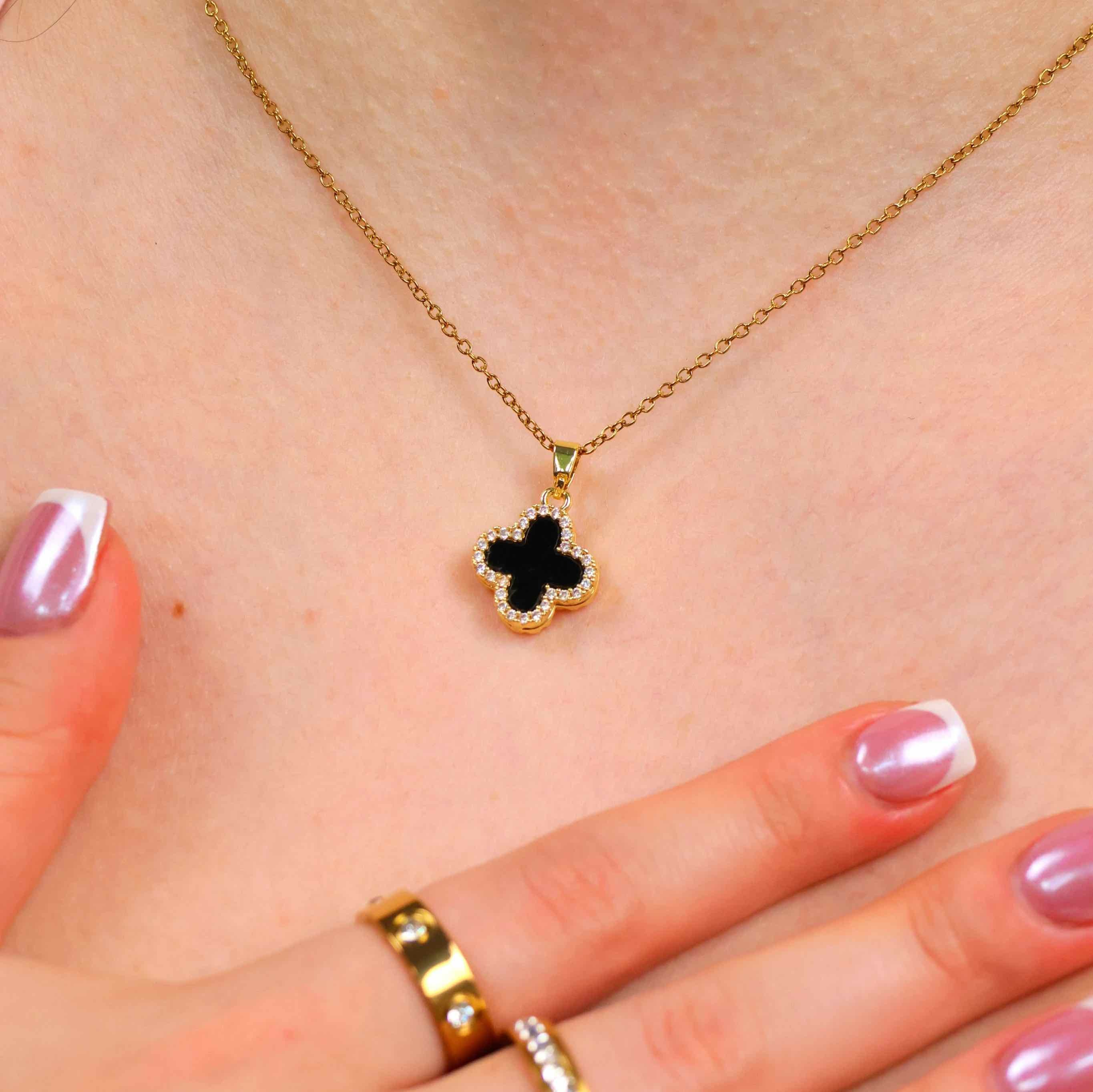 Doppelseitige Schwarz-Weiß Diamond Clover Kette aus 316L Edelstahl mit 18k Gold-Legierung und hochwertigen Zirkonia Diamanten