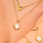 Doppelseitige Clover Kette aus 316L Edelstahl mit 18k Weißgold-Legierung und diamantähnlichen Zirconia Steinen