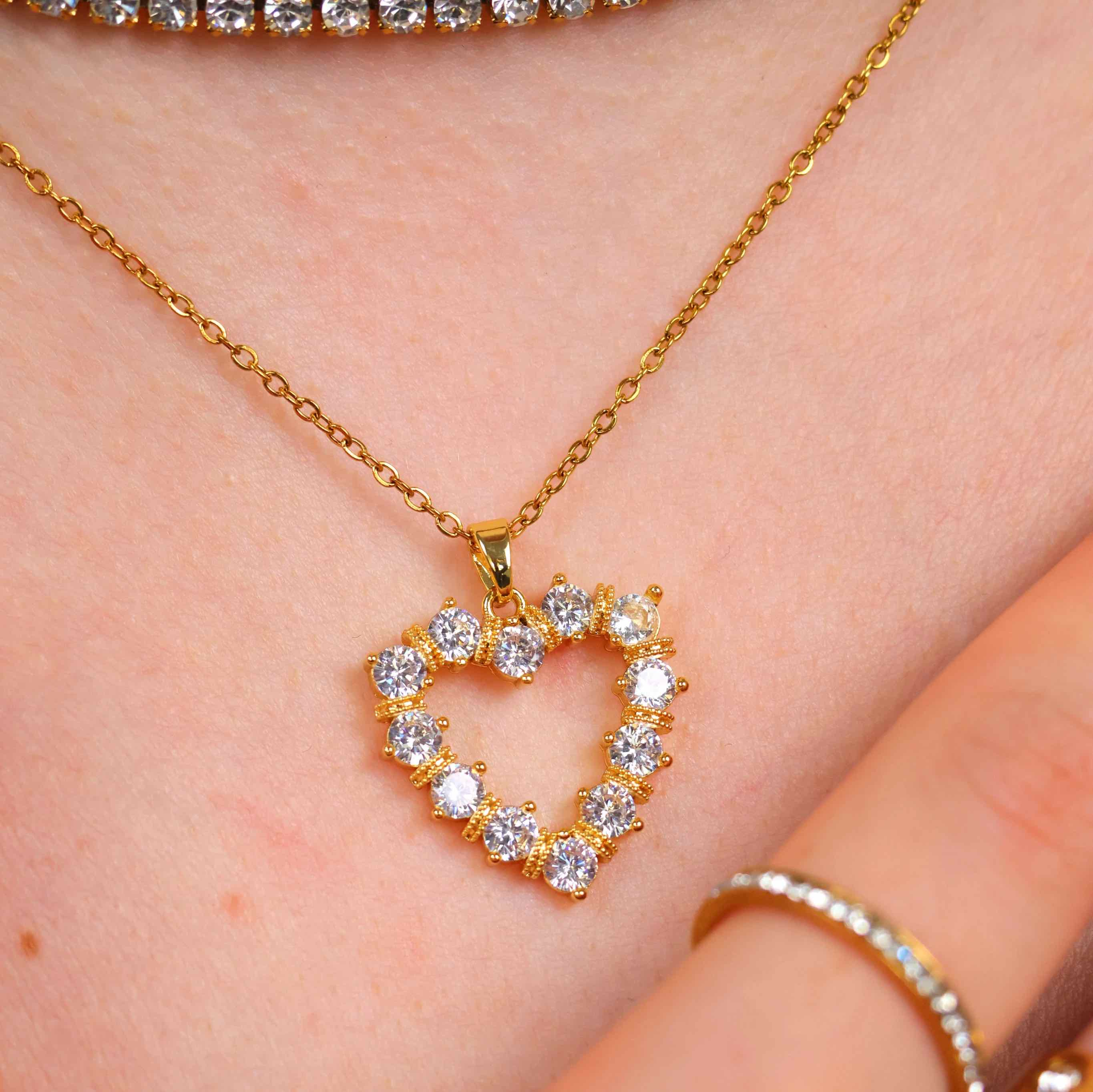 Diamond Herz Kette mit großen, hochwertigen Zirkonia Diamanten aus 316L Edelstahl mit 18K Gold-Legierung