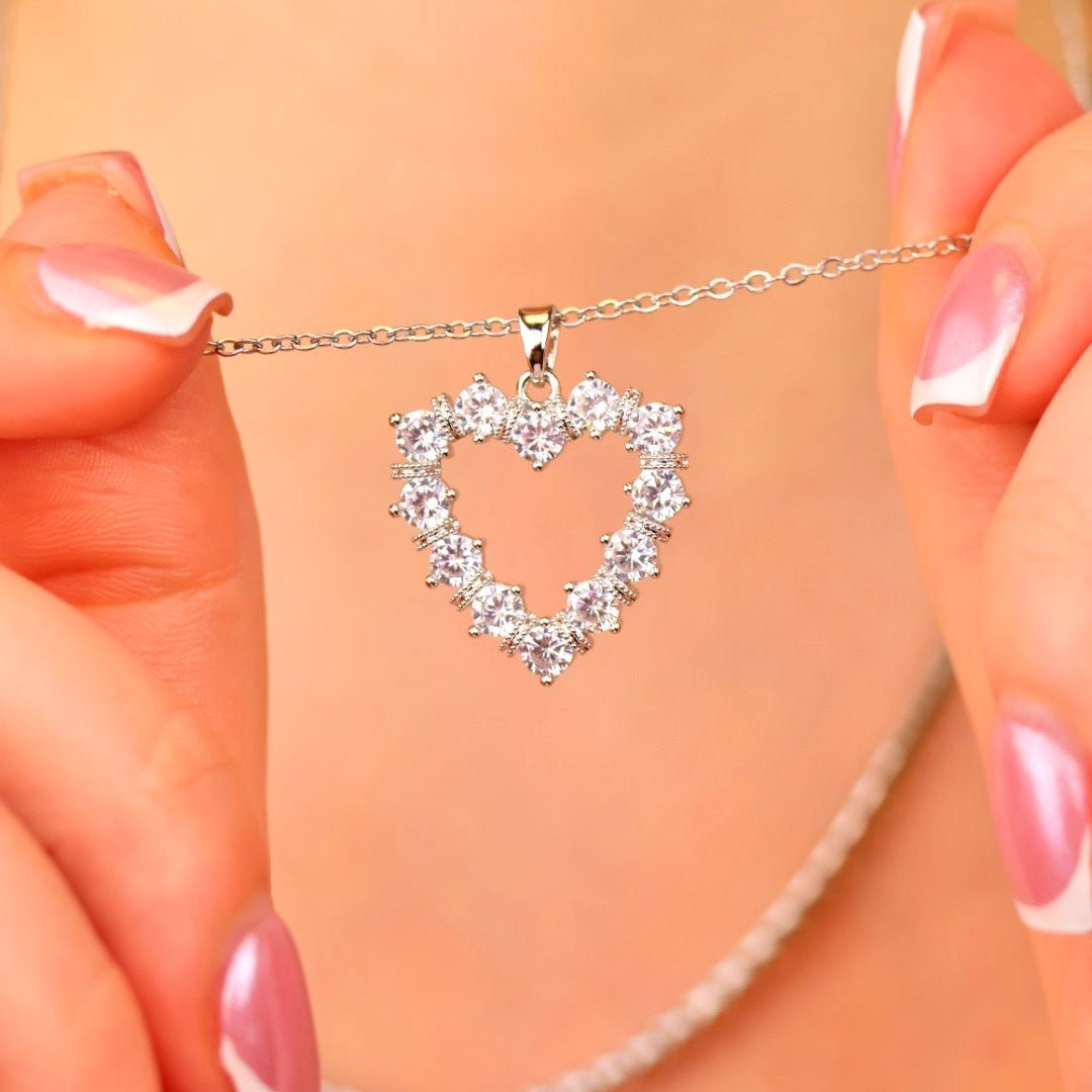 Romantische Herz Kette aus 316L Edelstahl in Silberoptik mit brillant funkelndem Zirkonia Stein