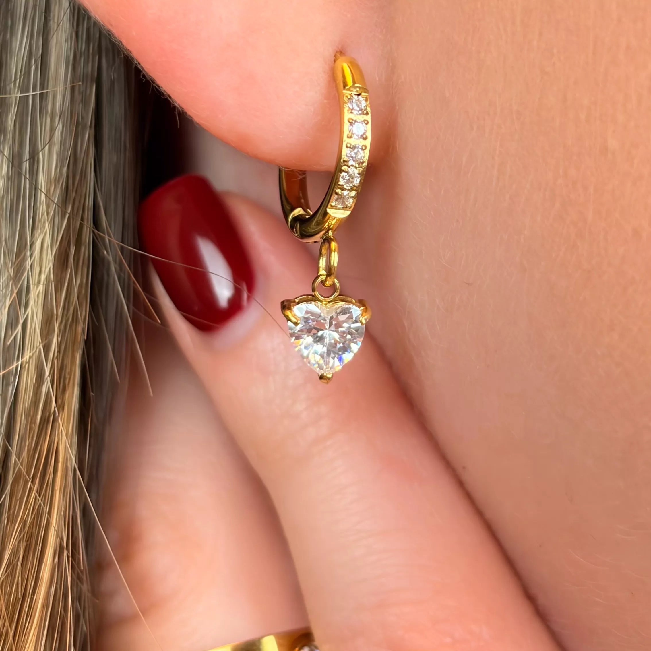 Diamond Herz Ohrringe aus hautfreundlichen 316L Edelstahl, veredelt mit einer echten 18k Gold-Legierung