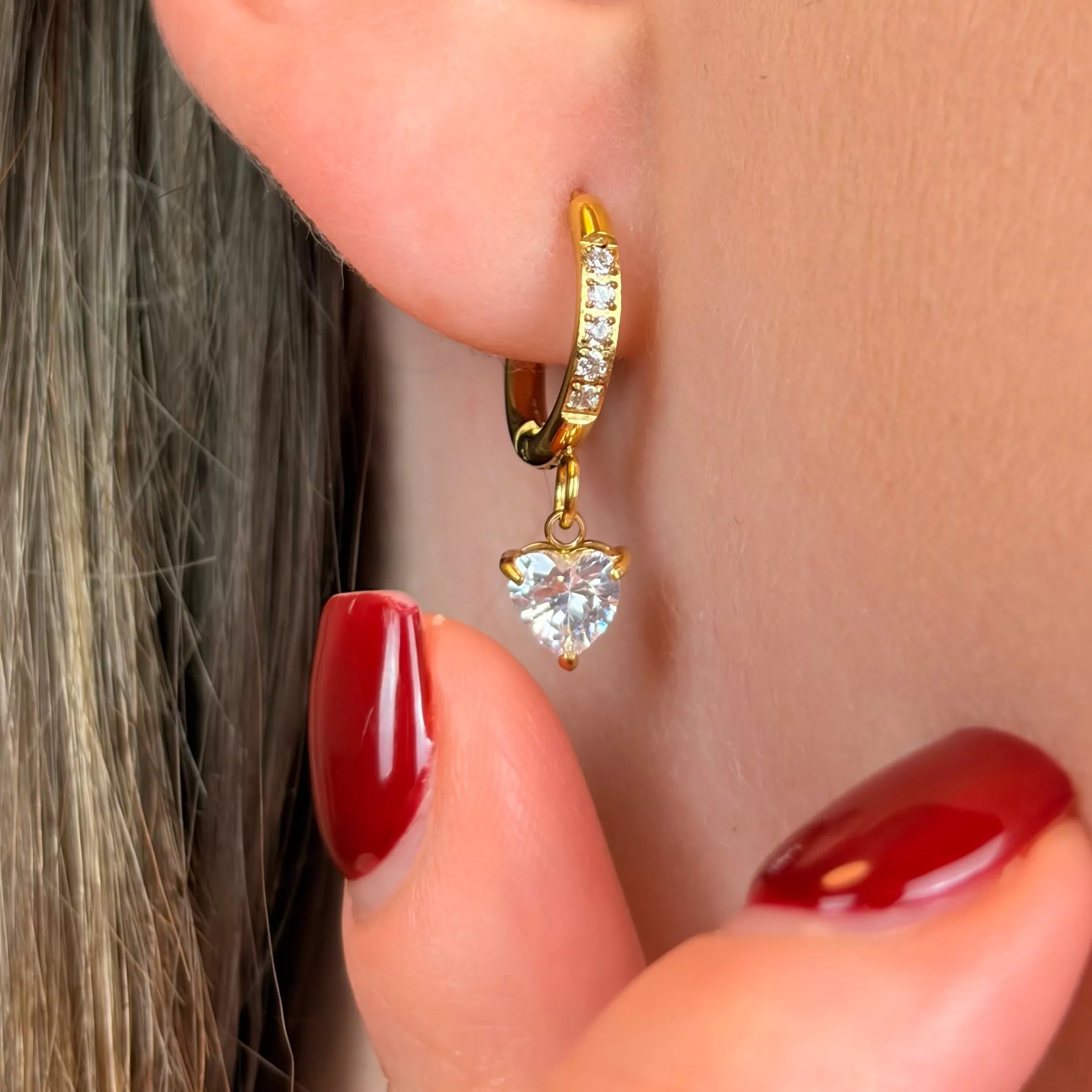 Diamond Ohrringe in Herz Form, aus hautfreundlichen 316L Edelstahl, veredelt mit einer echten 18k Gold-Legierung