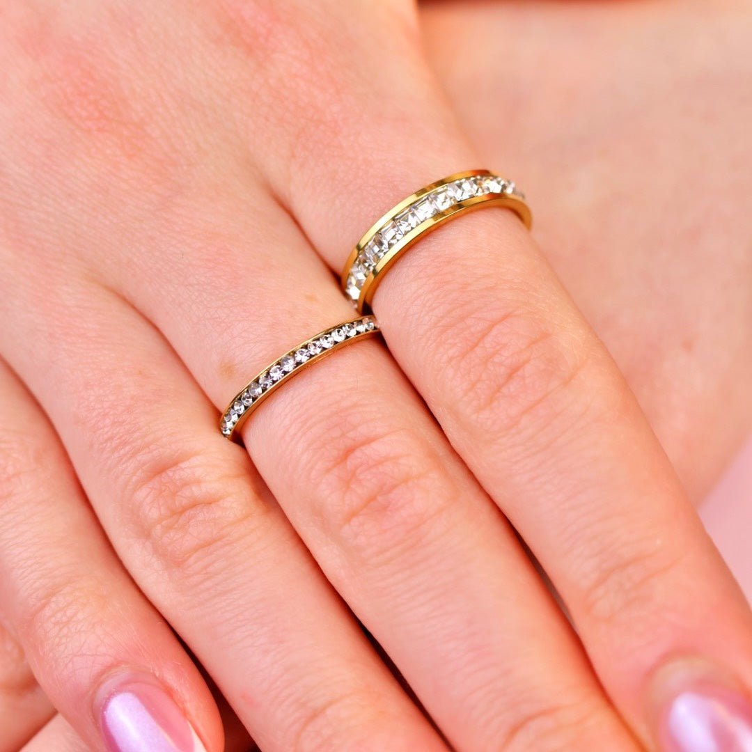 Petite Diamond Zirconia Ring aus 316L Edelstahl mit 18k Gold-Veredlung und hochwertigen Zirkonia-Steinen