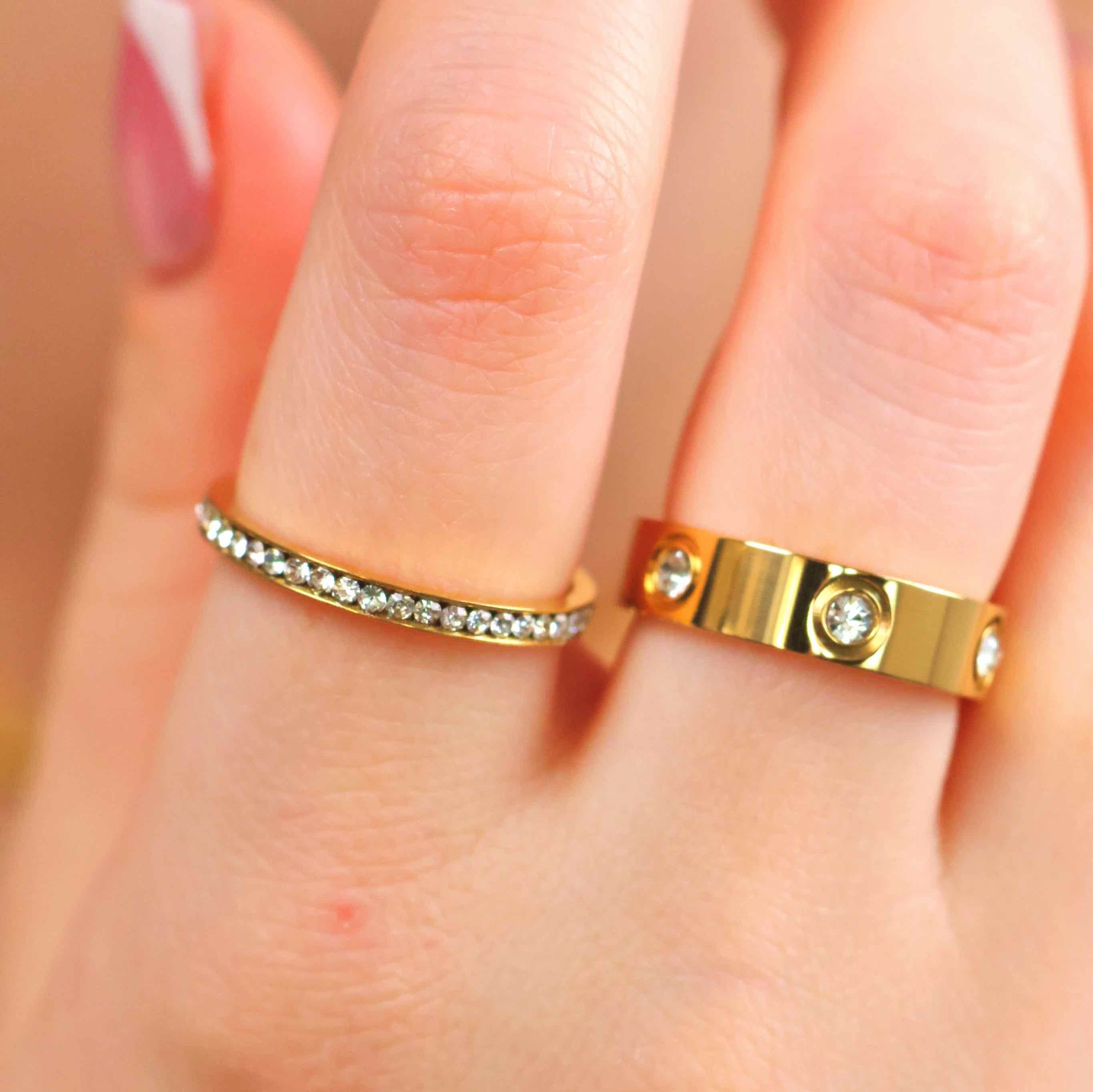 Hochwertiger Petite Diamond Zirconia Ring aus 316L Edelstahl, mit 18k Gold-Veredlung und hochwertigen Zirkonia-Steinen