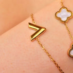 Valeria V-Design Armband aus 316L Edelstahl mit 18k Goldbeschichtung – minimalistischer, eleganter Damenschmuck