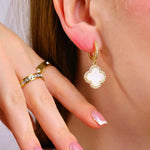 Weiße Clover Ohrringe aus 316L Edelstahl mit 18k Gold-Legierung und hochwertigen Zirconia Diamanten