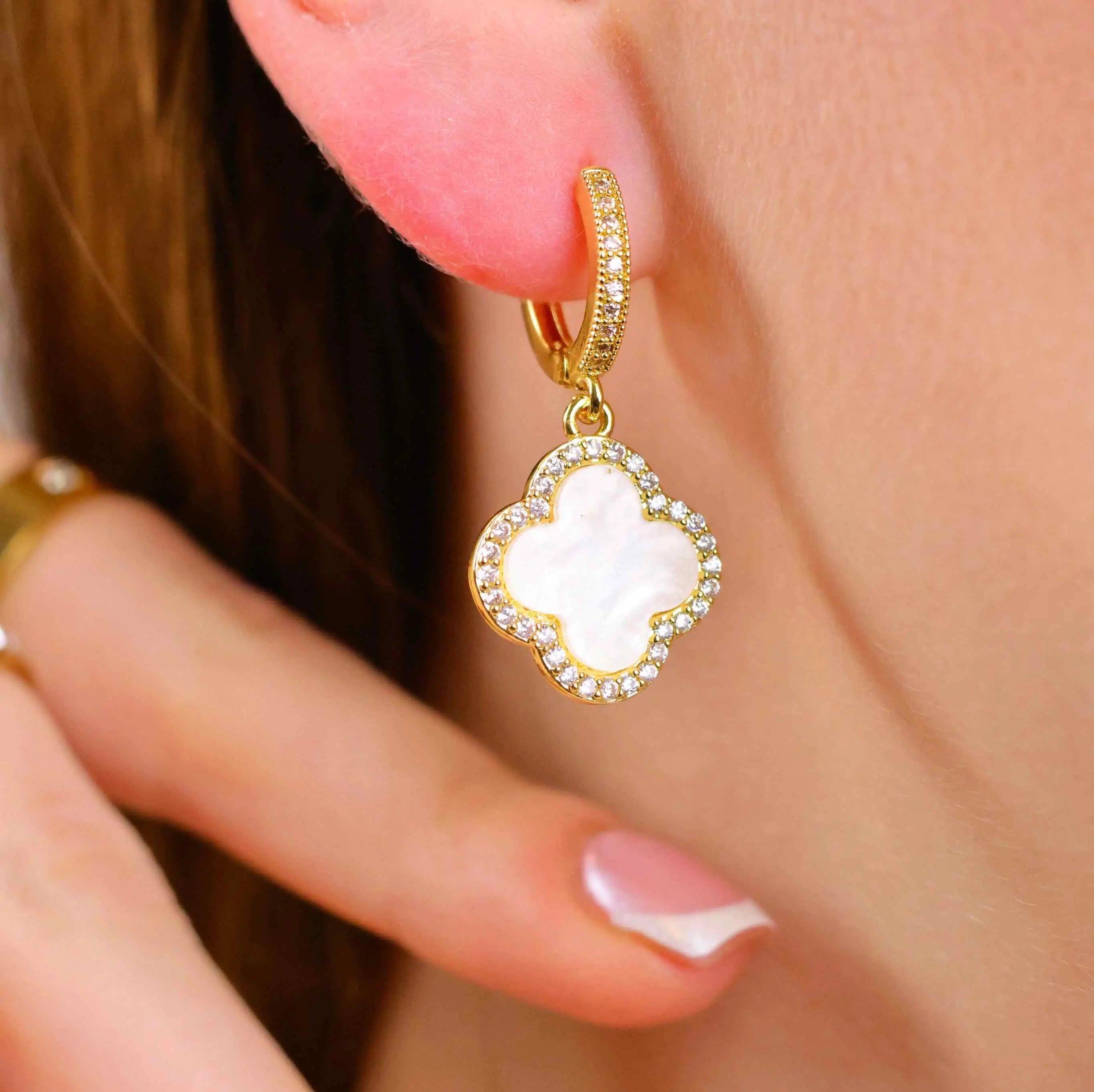 White Clover Ohrringe aus 316L Edelstahl mit 18k Gold-Legierung und hochwertigen Zirconia Diamanten