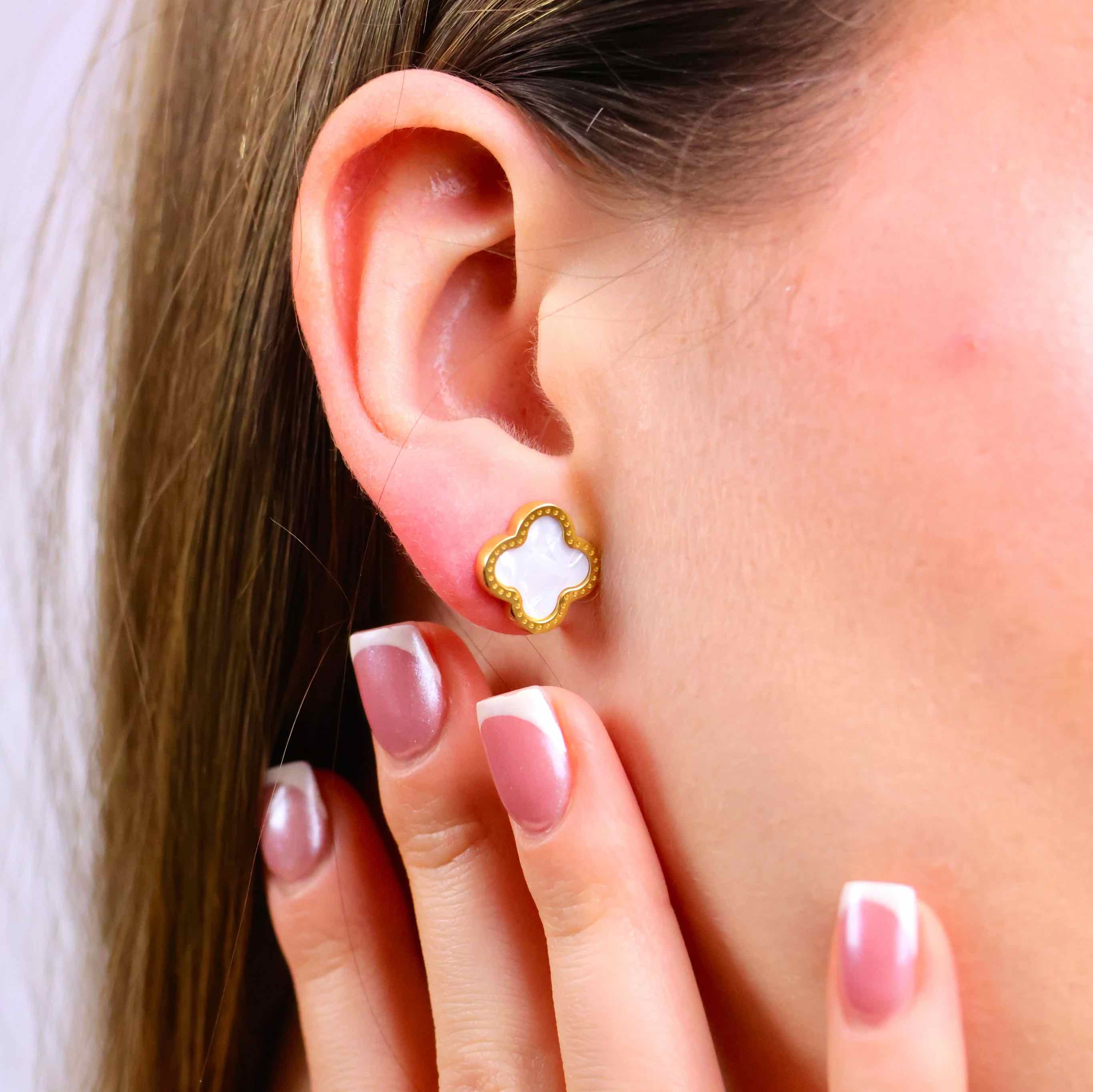 White Perlmutt Clover Ohrstecker aus 316L Edelstahl mit 18k Gold-Legierung